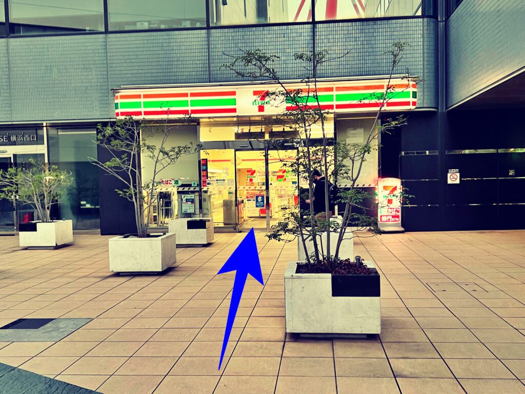 横浜ベイシェラトン コンビニ